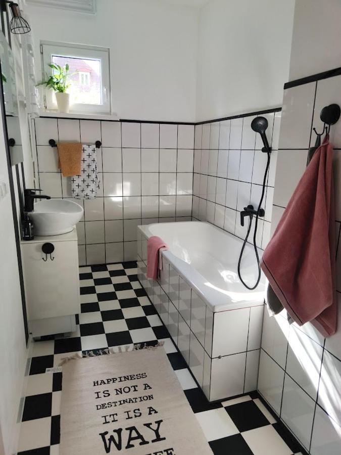 Apartament W Sasiedztwie Lasu 1800M Od Morza 소포트 외부 사진